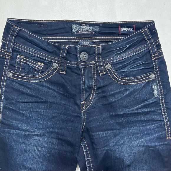Silver | Dark Denim Suki Mid Rise Capri’s - Picture 2 of 8